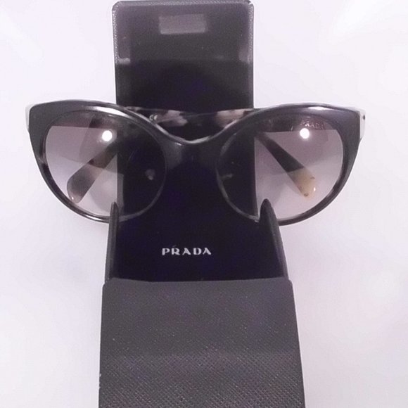 Prada - Picture 1 of 6